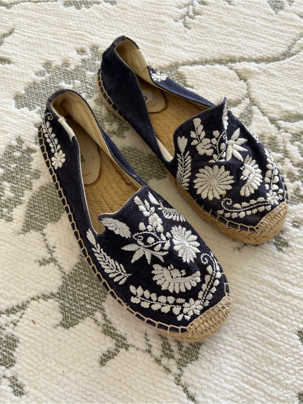 Soludos Navy and White Floral Embroidered Espadrilles size 6